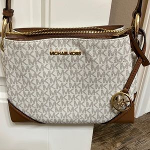 Micheal kors crossbody